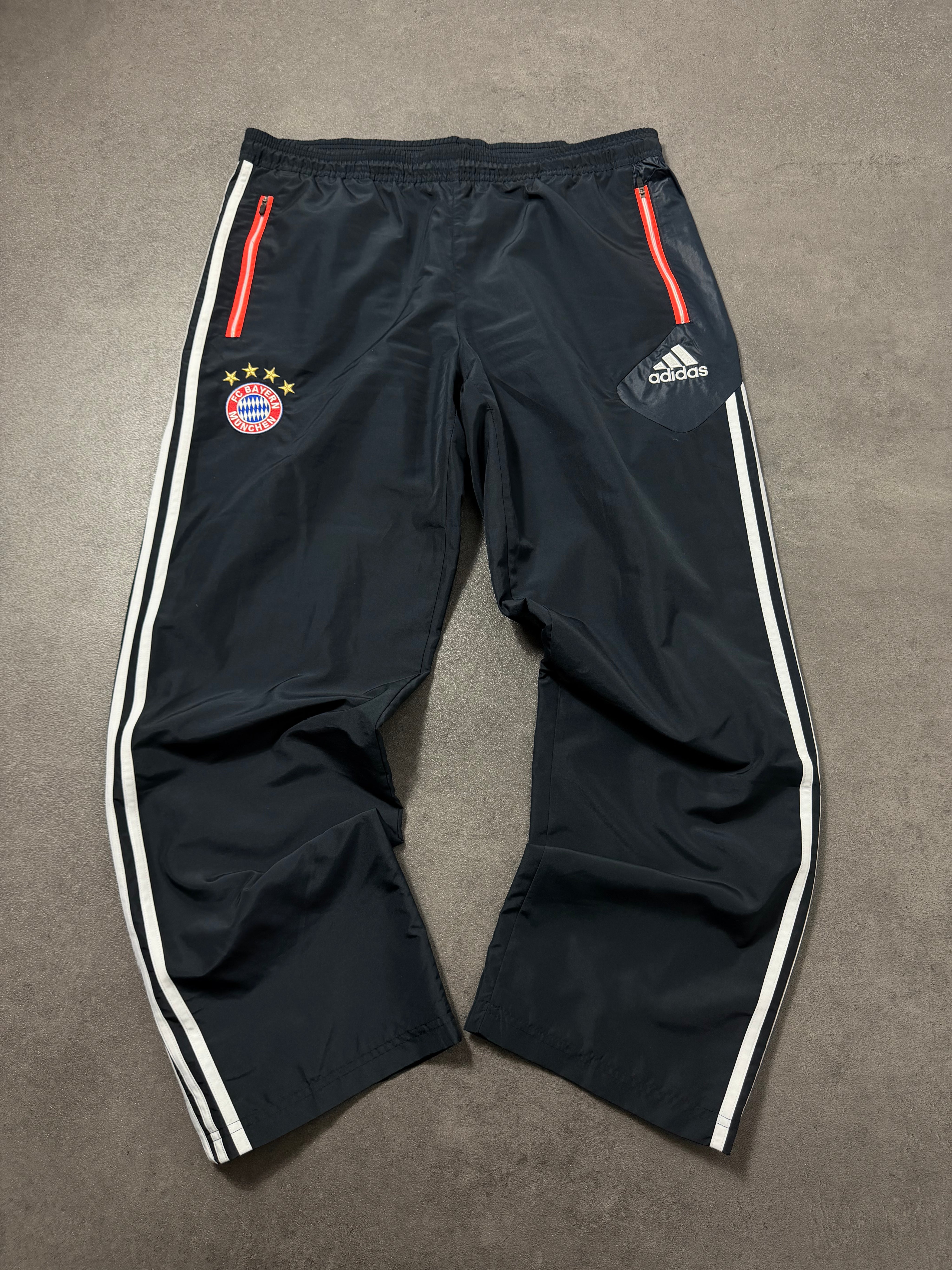 FC Bayern x Adidas Tracksuit (XL)