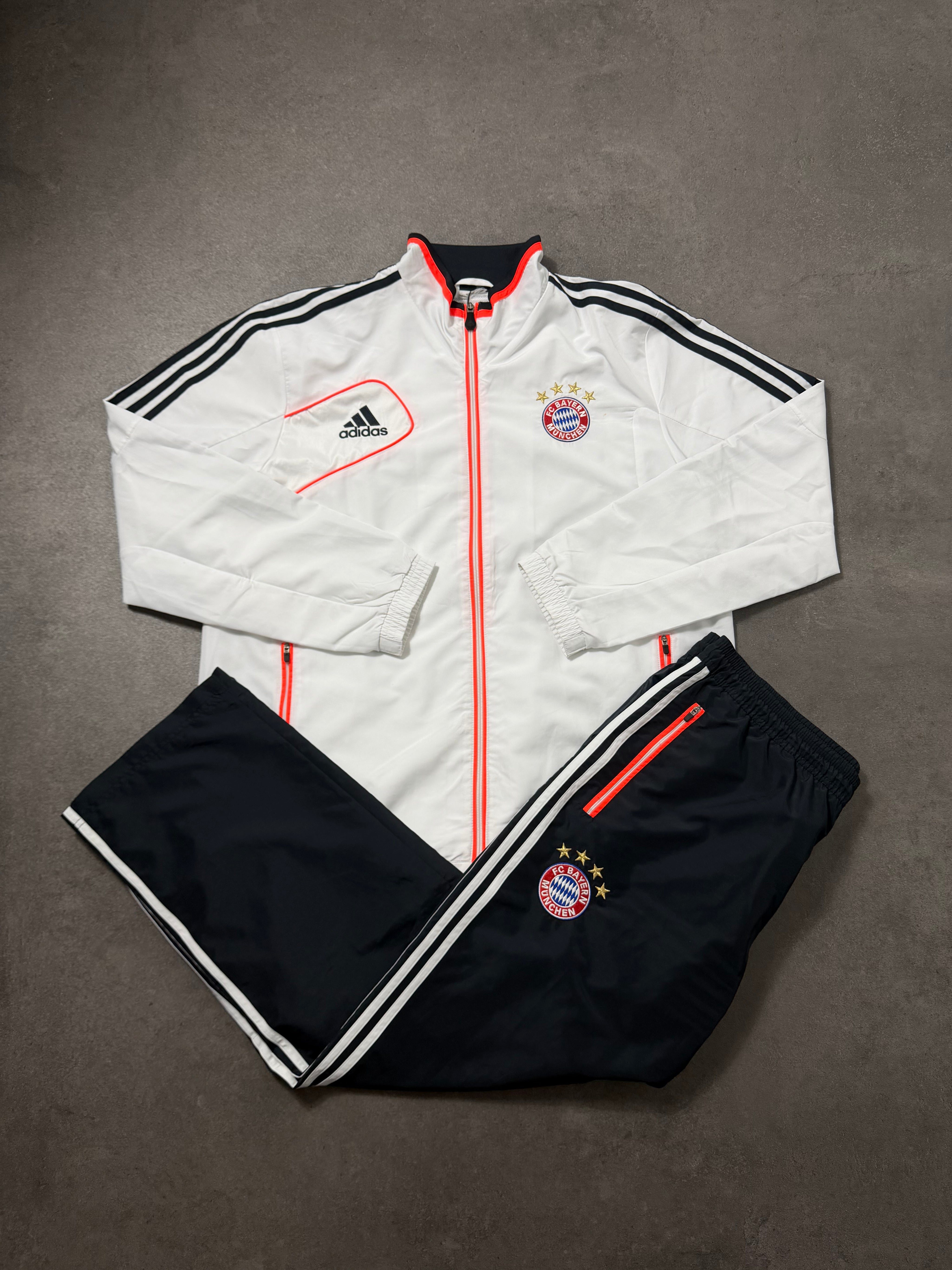 FC Bayern x Adidas Tracksuit (XL)