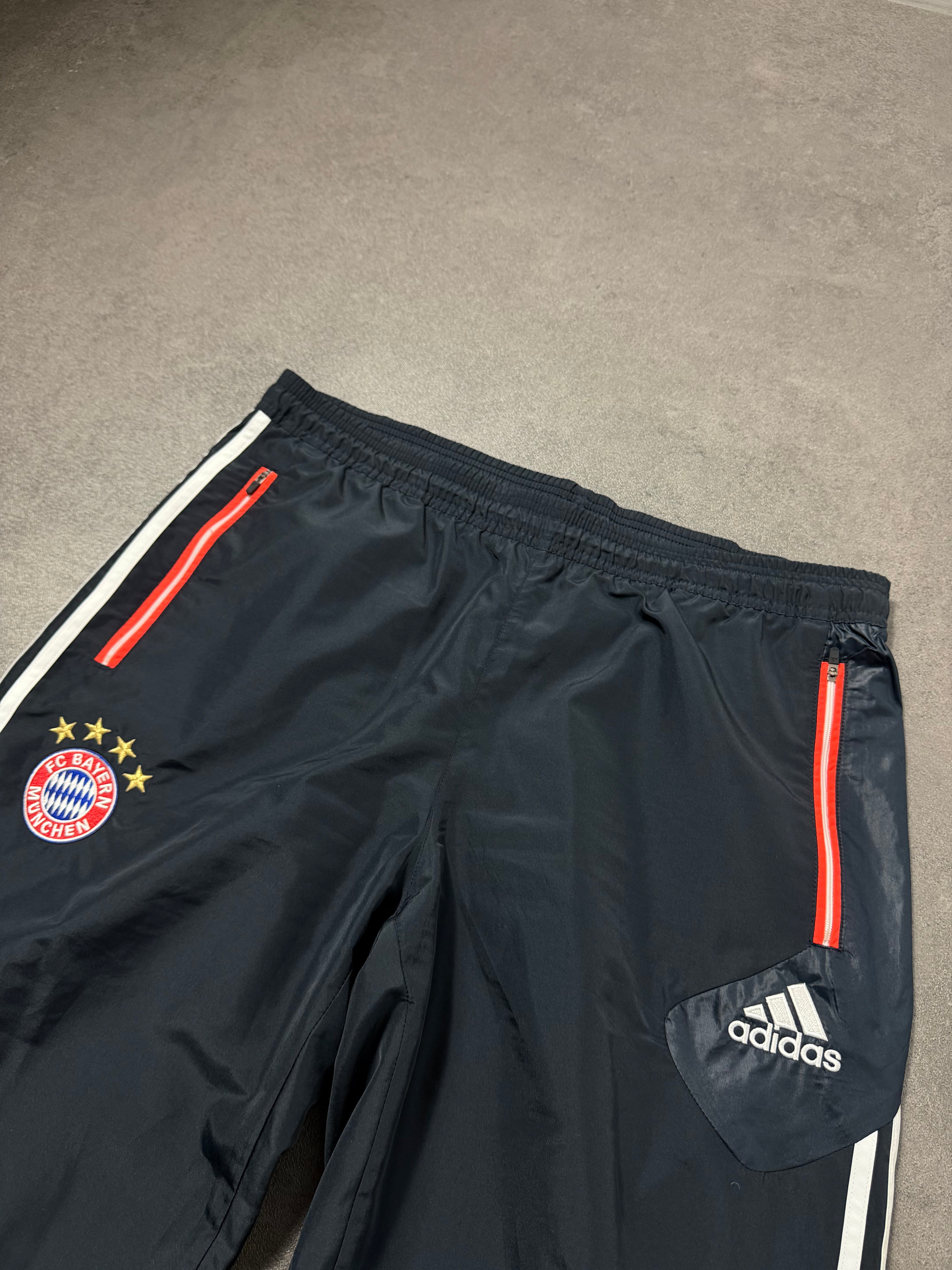 FC Bayern x Adidas Tracksuit (XL)